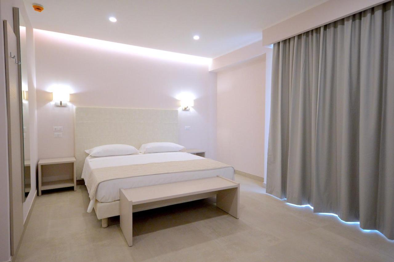 Hotel Residence Il Gabbiano Cirò Marina Extérieur photo