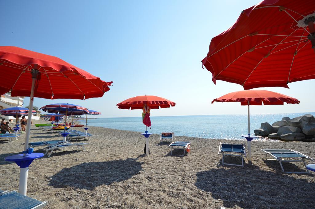 Hotel Residence Il Gabbiano Cirò Marina Extérieur photo