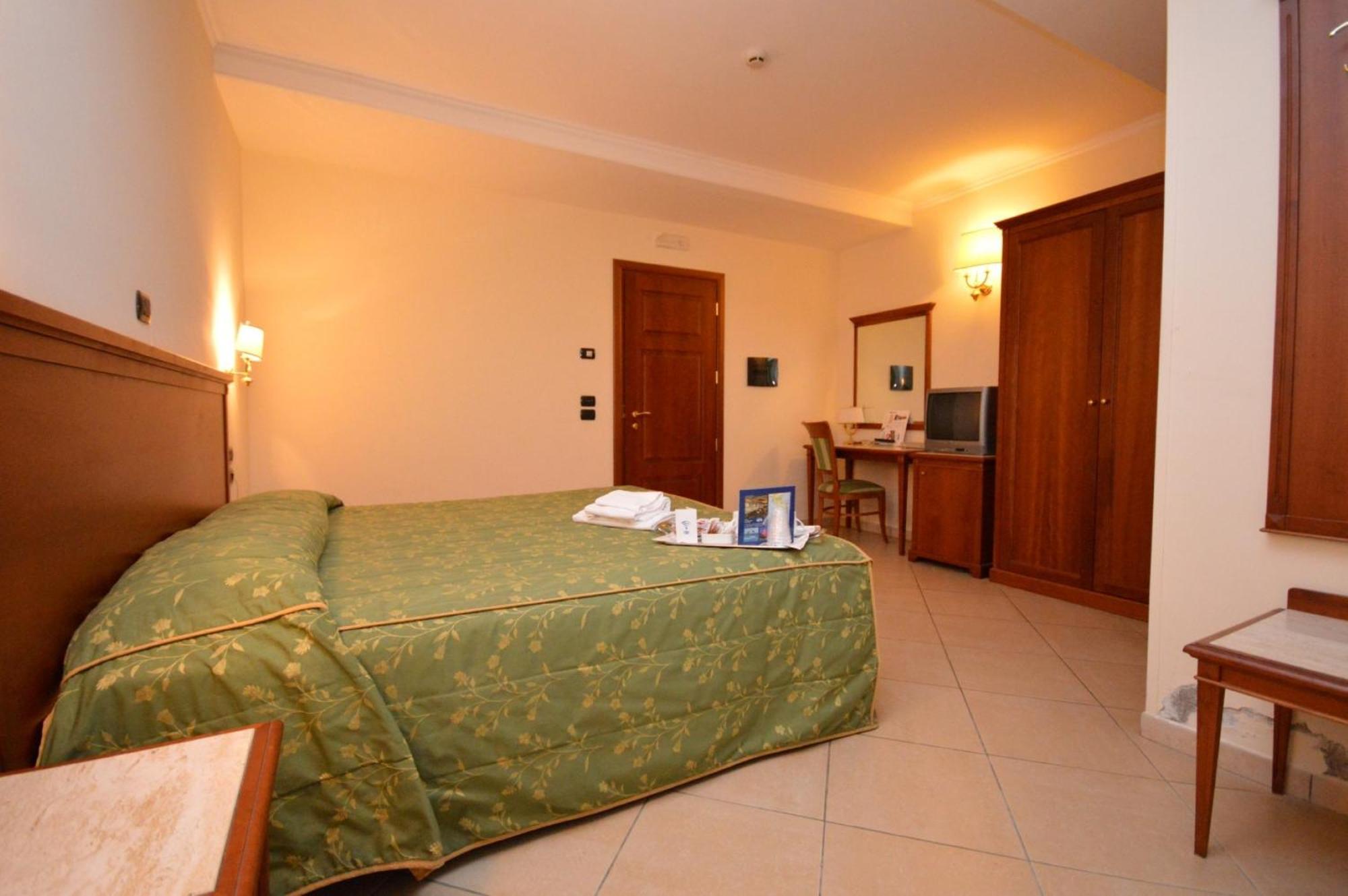 Hotel Residence Il Gabbiano Cirò Marina Chambre photo