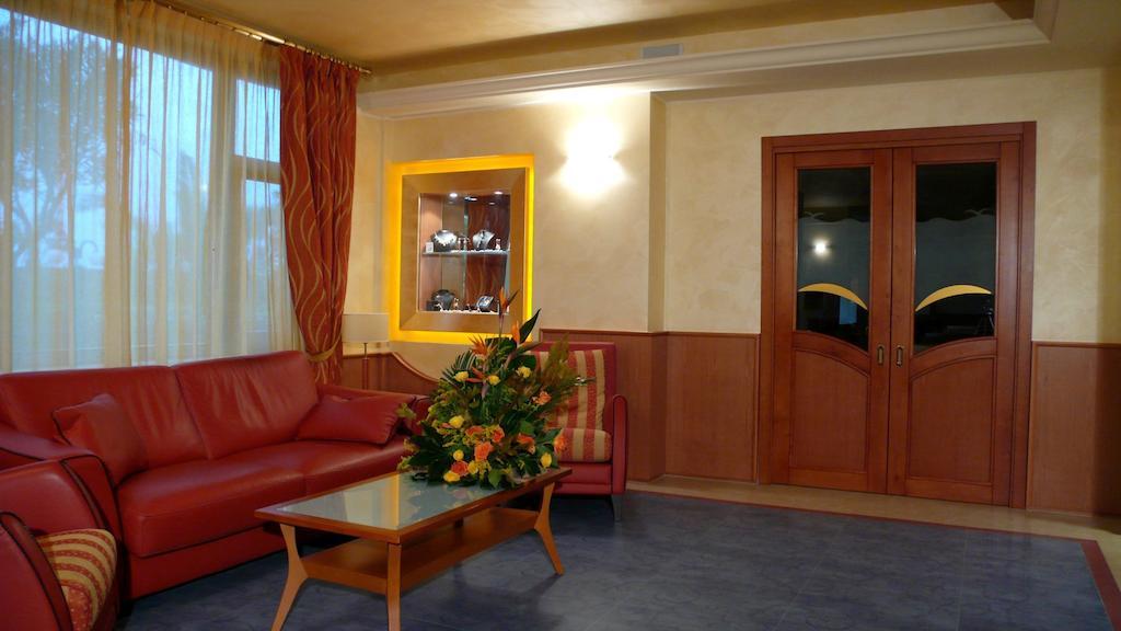 Hotel Residence Il Gabbiano Cirò Marina Extérieur photo
