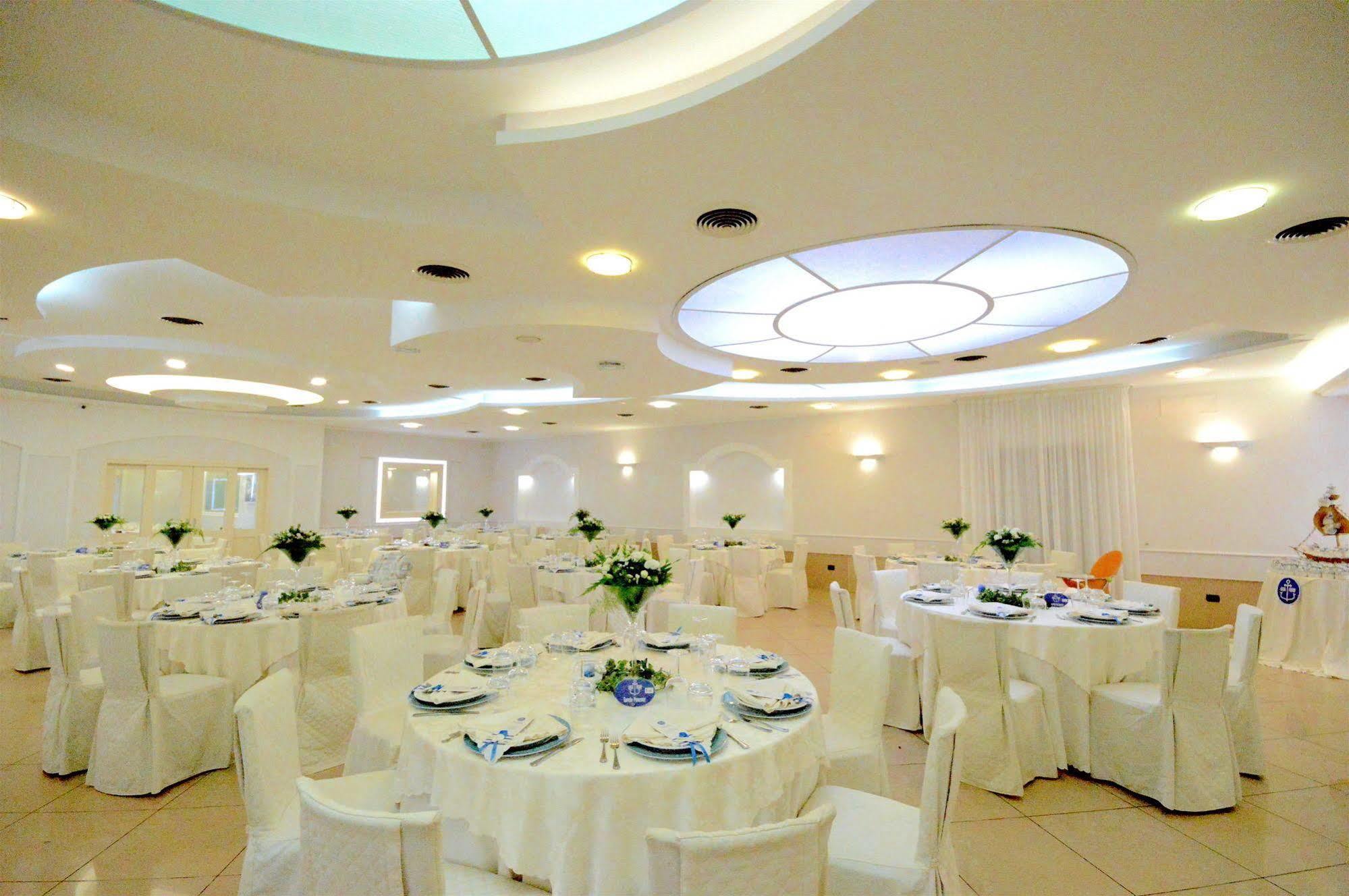 Hotel Residence Il Gabbiano Cirò Marina Extérieur photo