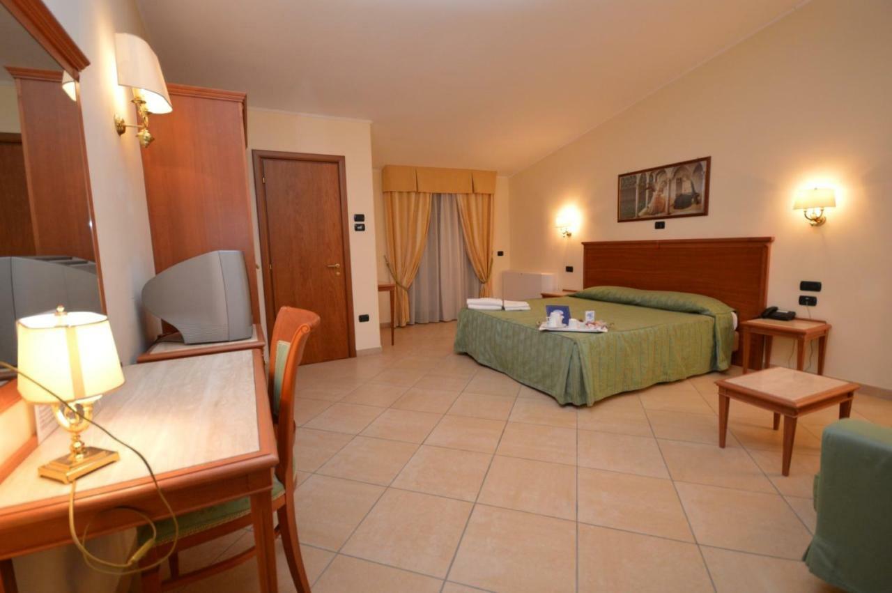 Hotel Residence Il Gabbiano Cirò Marina Chambre photo